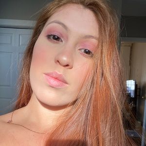 Meet your Posher, Stefany